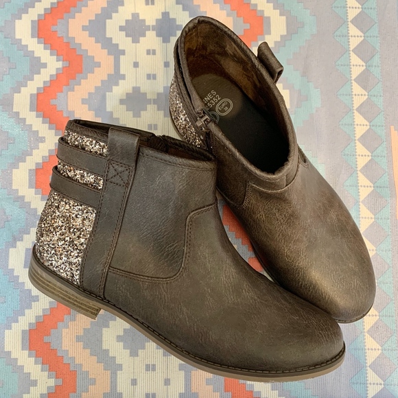 DUNNES | Vegan Faux Leather Glitter Festival Boho Zip Ankle Booties - Picture 3 of 9